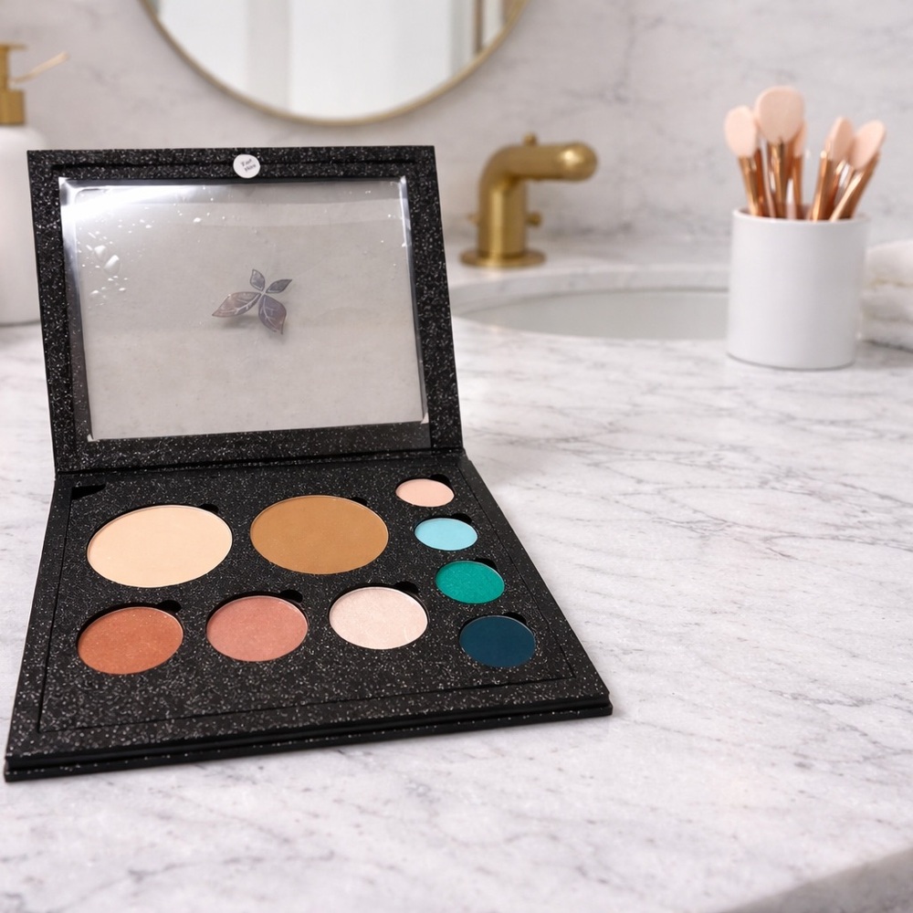 Versatile Eyeshadow and Contour Palette